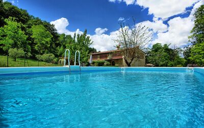 Villa Diletta: Piscine, Propriété, L'Eau, Loisir, Paysage Naturel, Ciel, Immobilier, Maison, Vacances, Été