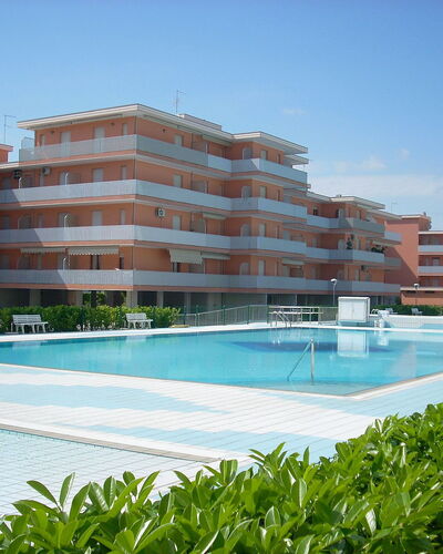 Valbella: Bâtiment, Recours, Propriété, Piscine, Architecture, Immobilier, Condominium, Appartement, Vacances, Hôtel