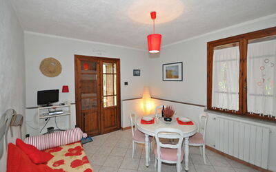 Suvereto 2: Pièce, Propriété, Meubles, Bâtiment, Design Intérieur, Maison, Immobilier, Table, Salon, Domicile