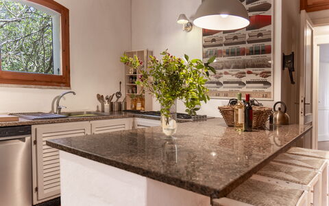 Casa Dei Lentischi: Cuisine, Comptoir, Meubles, Design Intérieur, Appareil De Cuisine, Cabinetry, Bois, Sol, Luminaire, Éclairage