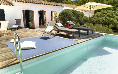 Casa Dei Lentischi: Piscine, Mobilier De Jardin, Meubles, Recours, Balancelle, Loisir, Ombre, Eco Hôtel, Chaise, Villa