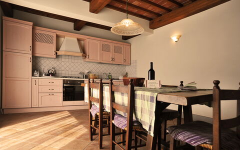 Casa Fabrizio: Meubles, Cabinetry, Table, Chaise, Comptoir, Bois, Design Intérieur, Sol, Cuisine, Tache De Bois