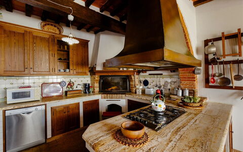 Villa Scianellone: Comptoir, Cabinetry, Propriété, Meubles, Cuisine, Appareil De Cuisine, Cuisinière, Bois, Éclairage, Design Intérieur