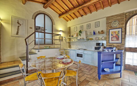 Poggiluglio: Propriété, Pièce, Bâtiment, Maison, Jaune, Meubles, Design Intérieur, Cuisine, Immobilier, Plafond