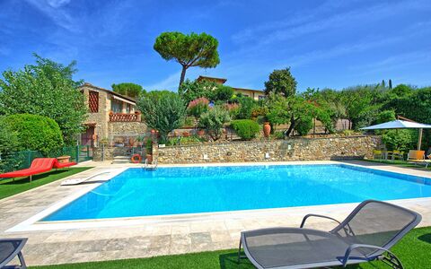 Poggiluglio: Piscine, Propriété, Immobilier, Maison, Loisir, Arrière-Cour, Bâtiment, Zone Résidentielle, Domicile, Biens
