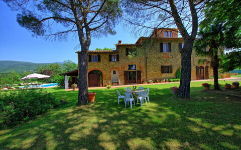 Villa Campogialli: Propriété, Maison, Paysage Naturel, Biens, Arbre, Domicile, Bâtiment, Herbe, Immobilier, Architecture