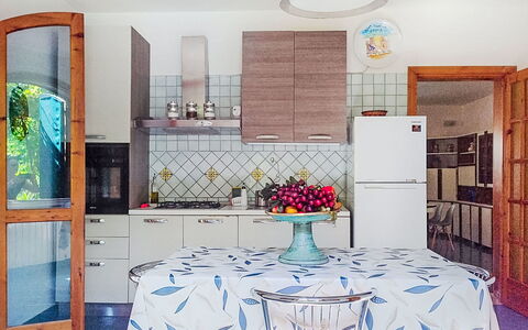 Orchidea: Meubles, Design Intérieur, Sol, Sol, Éclairage, Cuisine, Pièce, Domicile, Chaise, Luminaire