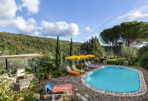 Bigiolo a Melazzano: L'Eau, Nuage, Plante, Ciel, Propriété, Piscine, La Nature, Chaise, Arbre, Mobilier De Jardin