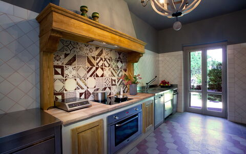 Villa Gubbio: Comptoir, Propriété, Pièce, Tuile, Cuisine, Bâtiment, Design Intérieur, Cabinetry, Meubles, Sol
