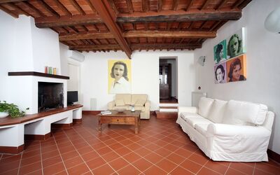 Giuseppina: Propriété, Pièce, Bâtiment, Design Intérieur, Maison, Meubles, Salon, Sol, Immobilier, Villa