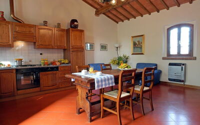 Colline 3: Pièce, Propriété, Bâtiment, Meubles, Cuisine, Sol, Maison, Design Intérieur, Comptoir, Plafond