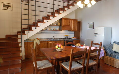 La Valle: Pièce, Propriété, Bâtiment, Meubles, Design Intérieur, Maison, Table, Sol, Salle À Manger, Immobilier
