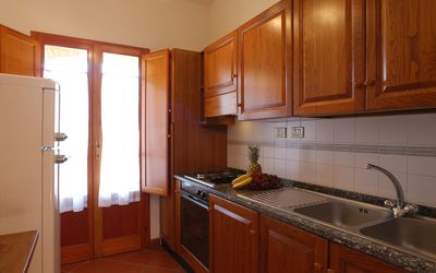 La Valle 1: Comptoir, Pièce, Cabinetry, Meubles, Propriété, Cuisine, Bâtiment, Principaux Appliance, Évier, Design Intérieur