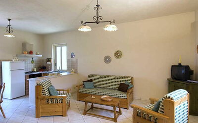 Casa Limoni 2: Pièce, Propriété, Meubles, Design Intérieur, Bâtiment, Plafond, Salon, Maison, Sol, Mur