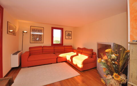 Casa Laura: Pièce, Meubles, Propriété, Design Intérieur, Salon, Orange, Sol, Bâtiment, Maison, Dur