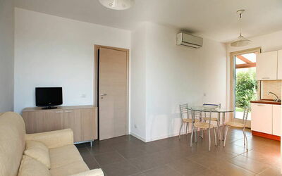 Dolce Mare 1: Pièce, Propriété, Meubles, Bâtiment, Design Intérieur, Sol, Maison, Immobilier, Salon, Suite