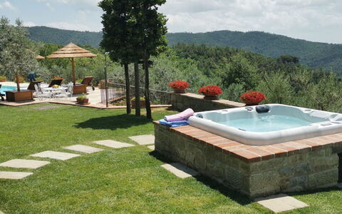 Villa Noceta: Nuage, Plante, Ciel, L'Eau, Arbre, Rectangle, Lot Terre, Loisir, Mobilier De Jardin, Paysage