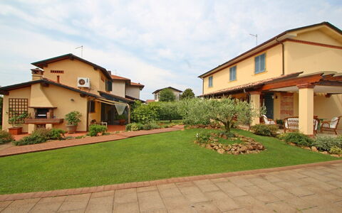 Casa Daniela: Zone Résidentielle, Arbuste, Maison, Domicile, Toit, Jardin, Établissements Humains, Couverture De Sol, Biens