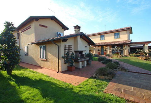 Casa Daniela: Zone Résidentielle, Maison, Toit, Arbuste, Domicile, Jardin, Biens, Hacienda, Aménagement Paysager, Cour