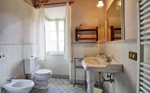 Il Gualdo: Salle De Bains, Propriété, Pièce, Design Intérieur, Évier, Bâtiment, Meubles, Maison, Luminaire Plomberie, Immobilier