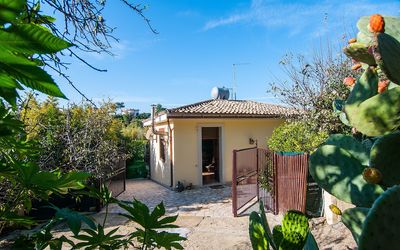Vista Mare Noto: Propriété, Maison, Domicile, Immobilier, Chalet, Bâtiment, Botanique, Plante, Arbre, Biens