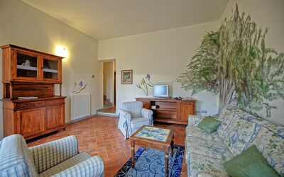 Iris: Pièce, Meubles, Propriété, Salon, Design Intérieur, Bâtiment, Maison, Immobilier, Domicile, Sol