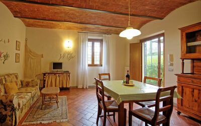 Rosmarino: Pièce, Propriété, Bâtiment, Meubles, Design Intérieur, Plafond, Table, Maison, Sol, Salle À Manger