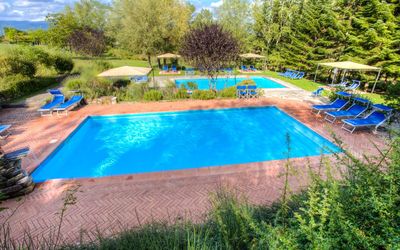 Becarino 1, Poppi: Piscine, Propriété, Immobilier, Loisir, Vacances, Herbe, Arbre, Biens, Maison, Arrière-Cour