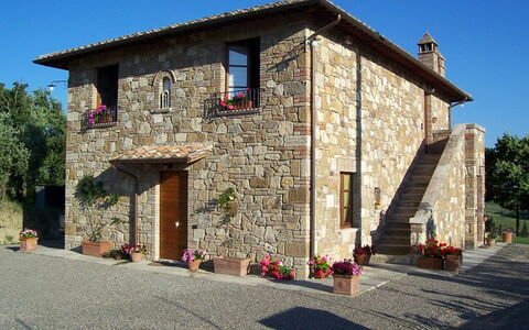 Casale Biancospino: Propriété, Maison, Bâtiment, Mur, Chalet, Architecture, Façade, Domicile, Ciel, Zone Rurale