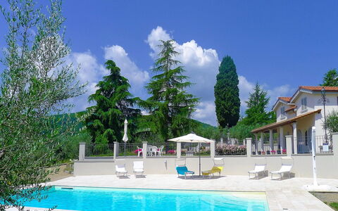 Villa Gaville: Piscine, Propriété, Paysage Naturel, Immobilier, Loisir, Bâtiment, Maison, Arbre, Recours, Zone Résidentielle